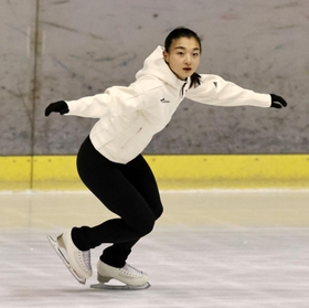 ２度目の五輪に向けた練習を公開した坂本花織＝１１日午前、神戸市中央区、市立ポートアイランドスポーツセンター（代表撮影）
