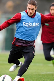 「きつさはあるけど、いい１日だった」とキャンプ練習初日に手応えを示す神戸のＤＦ酒井＝和歌山県上富田スポーツセンター（ｃ）ＶＩＳＳＥＬ　ＫＯＢＥ