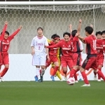 藤枝順心-日ノ本　大会２連覇中の強豪に勝利し、歓喜に沸く日ノ本イレブン＝ノエビアスタジアム神戸（撮影・秋山亮太）