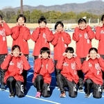 合同練習会で笑顔を見せる兵庫代表の選手たち＝加古川運動公園陸上競技場