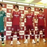 Ｊ１神戸に新加入した（左から）ＧＫ坪井湧也、ＭＦ扇原貴宏、ＤＦ槙野智章、ＭＦ汰木康也、ＤＦ尾崎優成＝１６日午後、神戸市中央区港島中町６、神戸ポートピアホテル（撮影・長嶺麻子）