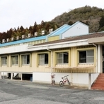 短水路プールを備えた市川高温水プール。１９８１年に完成した＝兵庫県市川町