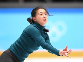 ２度目の五輪舞台で氷の感触を確かめる坂本花織＝３日、北京（撮影・堀内　翔）