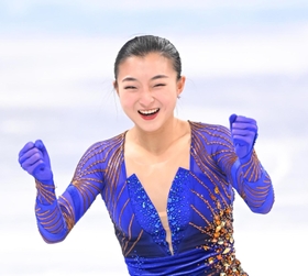 団体女子フリーの演技を終え、ガッツポーズする坂本花織＝北京（撮影・堀内　翔）