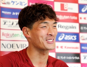 古巣浦和戦に向けて意気込みを語っていた神戸のＤＦ槙野智章＝２２日、神戸市西区、いぶきの森球技場ⓒＶＩＳＳＥＬ　ＫＯＢＥ