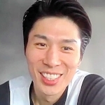 オンライン取材で笑顔を見せる西宮の今野翔太主将