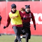 イニエスタ（右）とともにバルセロナで活躍したＦＷボージャン。２季目の本領発揮を誓う＝神戸市西区、いぶきの森球技場（ｃ）ＶＩＳＳＥＬ　ＫＯＢＥ