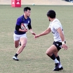 東葛戦で今季初先発を飾るＦＢ井関（左）。トライ奪取に情熱を燃やす＝神戸市東灘区御影浜町、神鋼灘浜グラウンド