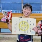 女子相撲の全国学生選手権の軽量級で優勝し、笑顔の古瀬愛恵＝東京都杉並区（本人提供）