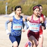 スタートから積極的に飛ばす田中希実（左）＝撮影・坂井萌香