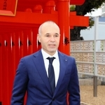 必勝祈願を終え、今季の意気込みを語るＪ１神戸のイニエスタ主将＝神戸市兵庫区、和田神社ⓒＶＩＳＳＥＬ　ＫＯＢＥ