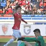 川崎-浦和　後半、２点目のゴールを決め喜ぶ浦和・江坂任（左）＝撮影・三好信也