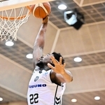 山形-西宮　第２クオーター、ダンクを決める西宮のムボジ