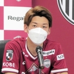 今季への意気込みなどを語る神戸の大迫＝ノエビアスタジアム神戸