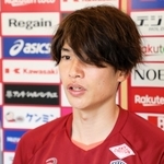 記念すべき神戸での初戦に向けて意気込みを語るＭＦ扇原＝神戸市西区、いぶきの森球技場ⓒＶＩＳＳＥＬ　ＫＯＢＥ