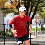 運動制限がなくなり、公園でトレーニングに励むＩＮＡＣ神戸の京川舞＝２０２１年１１月２日、神戸市東灘区向洋町中３