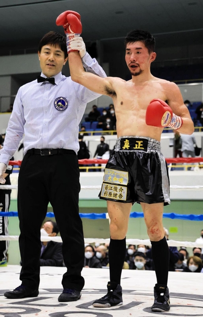 復帰戦を勝利で飾った山中竜也（撮影・鈴木雅之）