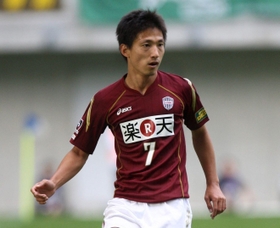 現役時代、Ｊ１神戸でプレーした朴康造氏＝２００８年