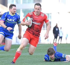 神戸に再加入することになったベン・スミス（中央＝２０２１年２月２０日、大阪・花園ラグビー場