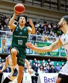 西宮-ＦＥ名古屋　第４クオーター、シュートを放つ西宮の渡辺（１０）