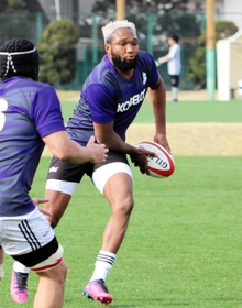 デビュー戦を先発で飾ることが決まった神戸のＣＴＢアム＝神鋼灘浜グラウンド