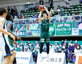 西宮-佐賀　第１クオーター、シュートを決める西宮の今野（Ｃ）B.LEAGUE