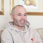 神戸での暮らしについて語るヴィッセル神戸のアンドレス・イニエスタ＝神戸市中央区波止場町、神戸メリケンパークオリエンタルホテル（撮影・吉田敦史）