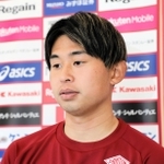 東日本大震災から１１年の節目に「活躍を届けたい」と語る神戸の郷家友太＝１０日、神戸市西区、いぶきの森球技場（ｃ）ＶＩＳＳＥＬ　ＫＯＢＥ