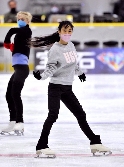 アイスショーの公開リハーサルに参加し、軽やかな滑りを見せた三原舞依＝大阪府門真市（撮影・小林良多）