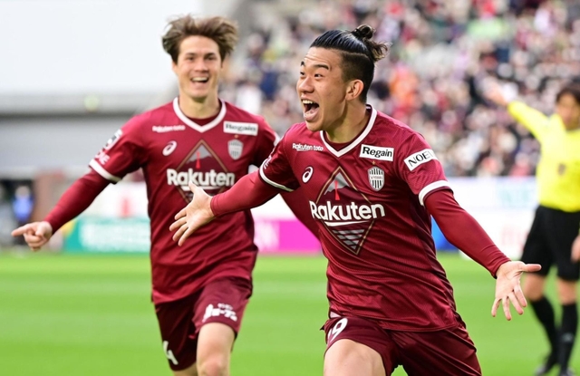 神戸－京都　後半、先制点を決め、喜ぶ神戸の初瀬＝ノエビアスタジアム神戸（撮影・中西幸大）