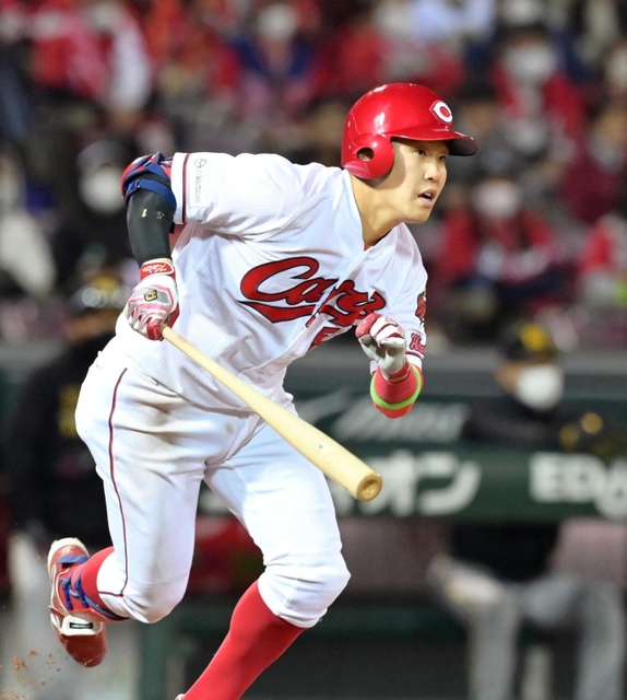 攻守に成長が楽しみな広島の小園＝マツダスタジアム