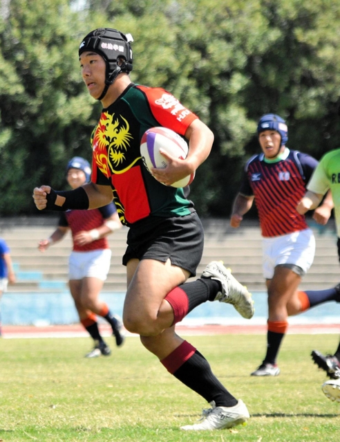 決勝リーグ・報徳-関学　前半、報徳の海老沢が先制トライを決める