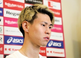 日本復帰やＷ杯への思いを語る神戸のＭＦ橋本拳人＝いぶきの森球技場ⓒＶＩＳＳＥＬ　ＫＯＢＥ