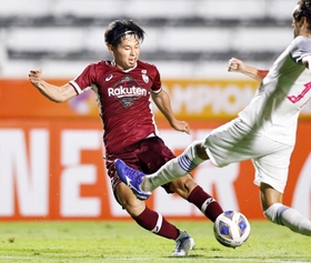 傑志戦の後半、ゴールを狙う神戸・郷家（共同）