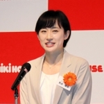 入社式で抱負を語る馬淵優佳＝大阪府八尾市のミキハウス本社