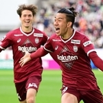神戸－京都　後半、先制点を決め、喜ぶ神戸の初瀬＝ノエビアスタジアム神戸（撮影・中西幸大）