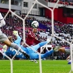 神戸－京都　後半、神戸・初瀬のシュートが決まり、１-０と先制する＝ノエビアスタジアム神戸（撮影・中西幸大）