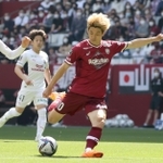 神戸-Ｃ大阪　前半、シュートを放つ神戸の大迫＝ノエビアスタジアム神戸（撮影・小林良多）