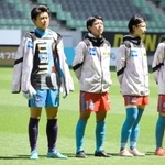 ＩＮＡＣ神戸－長野　バセドー病による休養を経て、公式戦復帰を果たしたＩＮＡＣ神戸のＦＷ京川舞（左から３人目）＝神戸市兵庫区のノエビアスタジアム神戸
