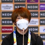 再び師弟関係を結んだ恩師の下、神戸の低迷脱却を誓う井上＝ブリラムⓒＶＩＳＳＥＬ　ＫＯＢＥ
