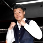 会見後、ポーズを取る亀田和毅＝西宮市のＴＲＹ　ＢＯＸ平成西山ジム（撮影・北村雅宏）
