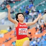 兵庫リレーカーニバル小学女子走り幅跳び決勝　４メートル63の大会新記録で優勝した加古川ＲＣの藤原瞭希（撮影・吉田敦史）