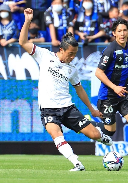 精度の高いクロスやセットプレーを武器に、貢献を誓う神戸の初瀬＝５月８日、パナソニックスタジアム吹田 