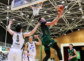 西宮-香川　第４クオーター、シュートを決める西宮の中西（Ｃ）B.LEAGUE