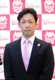 バレーボールＶ１女子姫路の新監督に決まった安保澄氏