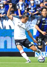 精度の高いクロスやセットプレーを武器に、貢献を誓う神戸の初瀬＝５月８日、パナソニックスタジアム吹田 