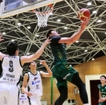 西宮-香川　第４クオーター、シュートを決める西宮の中西（Ｃ）B.LEAGUE