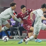 ２月２６日のアビスパ福岡戦でプレーするヴィッセル神戸の武藤嘉紀＝ノエビアスタジアム神戸