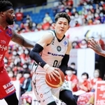 熊本-西宮　相手守備の間を攻め込む西宮の川村（Ｃ）B.LEAGUE