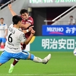 神戸-磐田　後半、神戸のボージャンがシュートを放つ＝神戸市兵庫区、ノエビアスタジアム神戸（撮影・中西幸大）